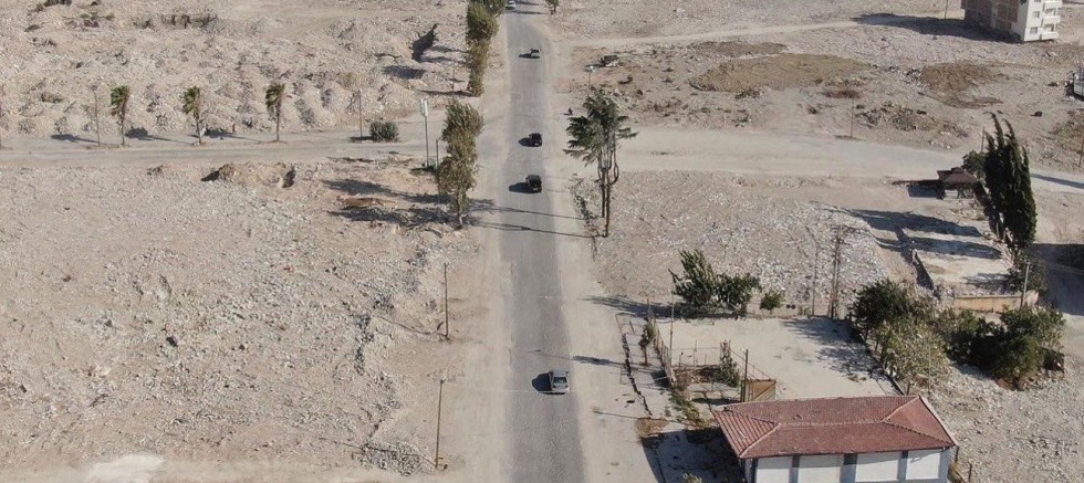 BAKAN ÖZHASEKİ, DEPREM BÖLGESİNDEKİ ÇALIŞMALARI ANLATTI: “HATAY EN KISA SÜREDE AYAĞA KALKACAK”