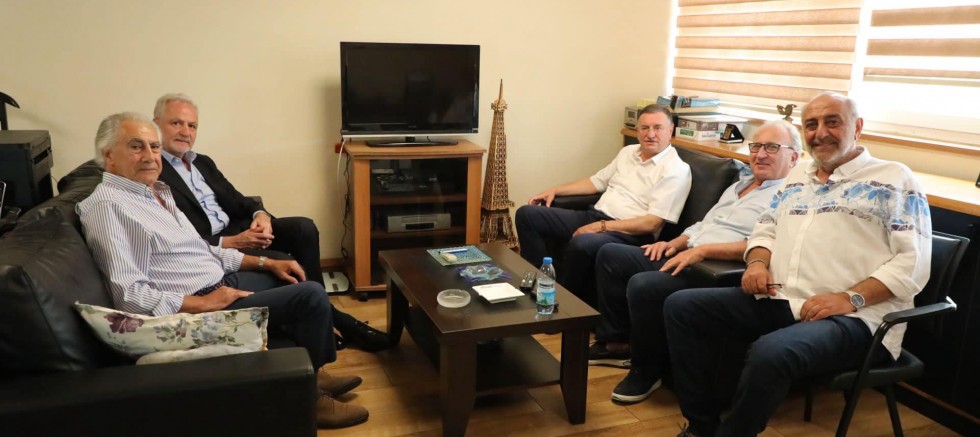 Lütfü Savaş’ın; Özel Sektör’ün Gelirler Vergisini Hatay’a ödeyerek belediyelerin gelirlerini arttırmaya yönelik çalışmaları, görüşmeleri ve ziyaretleri sürüyor.