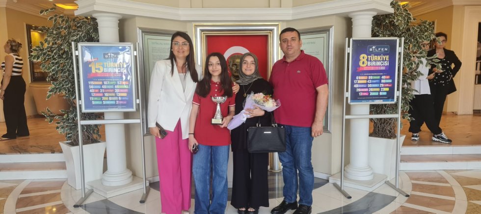 AK Parti İskenderun İlçe Başkanı Bülent Özer'in kızı Melek Beria Özer LGS'de tam puanla birinci oldu