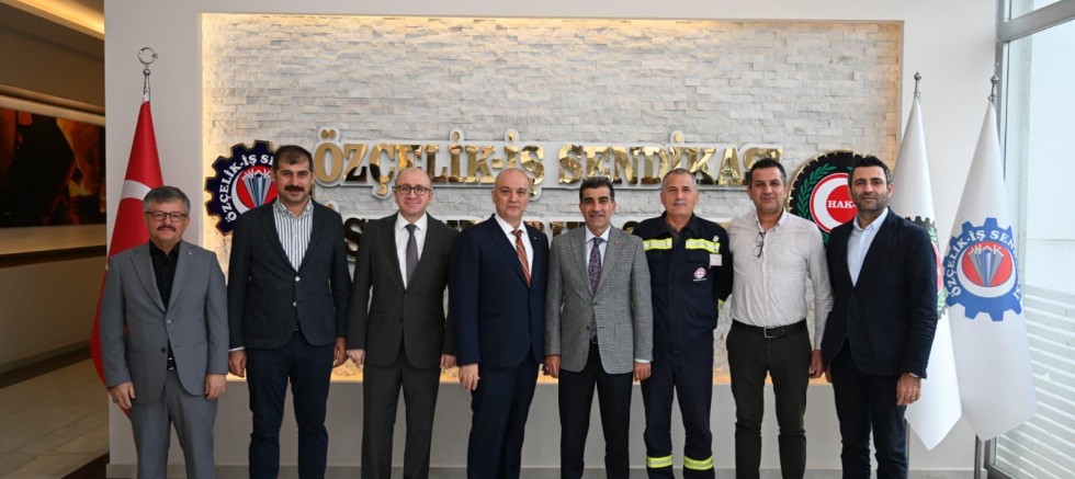 İSDEMİR GENEL MÜDÜRÜ AYHAN AKIN'DAN ÖZÇELİK-İŞ SENDİKASI’NA HAYIRLI OLSUN ZİYARETİ