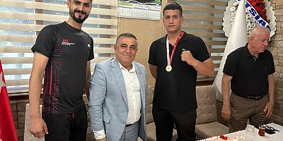 MUAY THAİ ŞAMPİYONU RÜZGAR GEÇER, ARİAD’I ZİYARET ETTİ. 